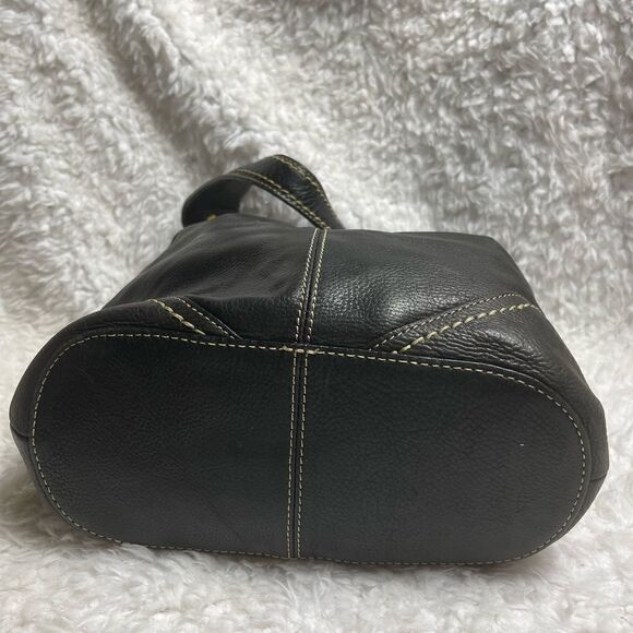 Fossil Black leather bucket style shoulder bag stitch accent & brass hardwares - Picture 2 of 13